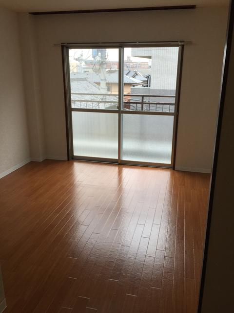 茂呂マンションの洋室