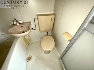 浴室内にトイレがあります☆
