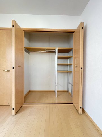 川西市南野坂１丁目　中古戸建の収納|収納力高め！奥行きのあるクローゼット