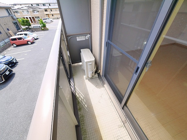 メゾンリヴェールのバルコニー|お洗濯にも便利なバルコニー付き