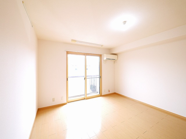 メゾンリヴェールの居間・リビング|居間です