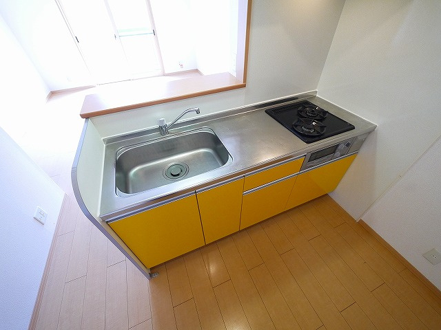 メゾンリヴェールのキッチン|コンパクトなキッチンで掃除もラクラク