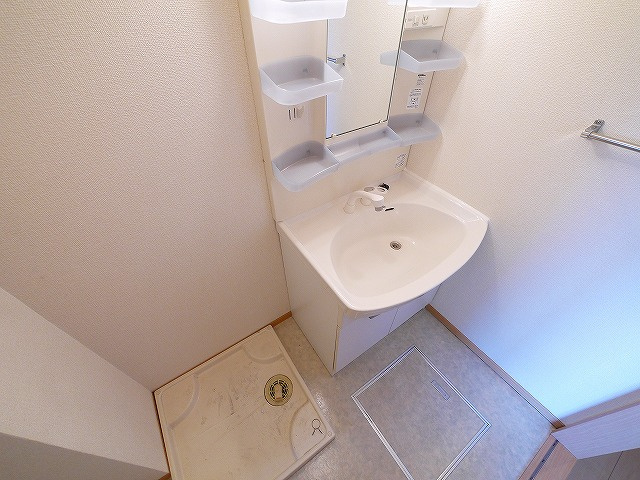 メゾンリヴェールの洗面所|ゆったりとスペースのある洗面所