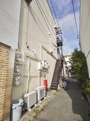緑町マンションのエントランス|建物の内部です
