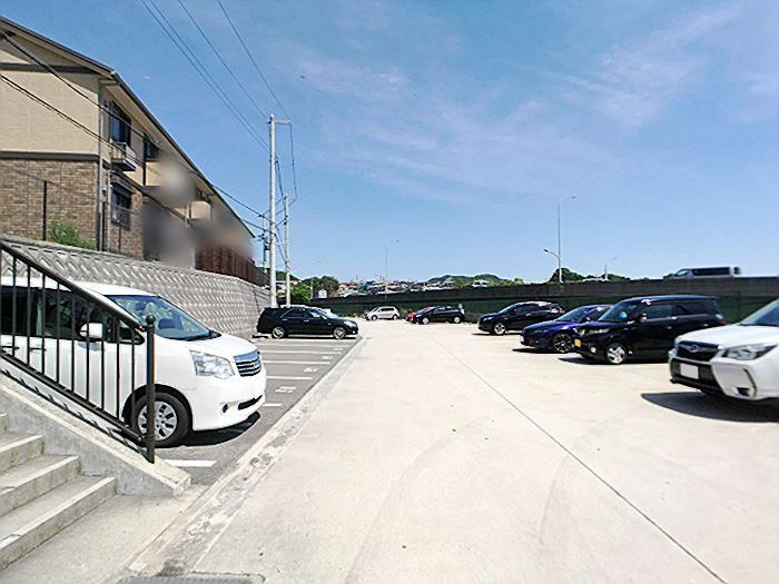 ガーデンコート車B棟の駐車場