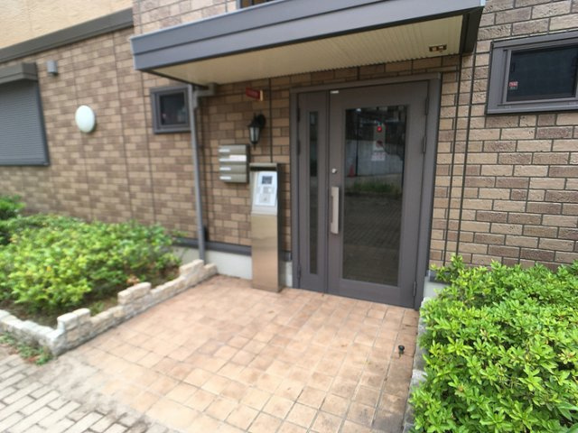 ガーデンコート車B棟のエントランス