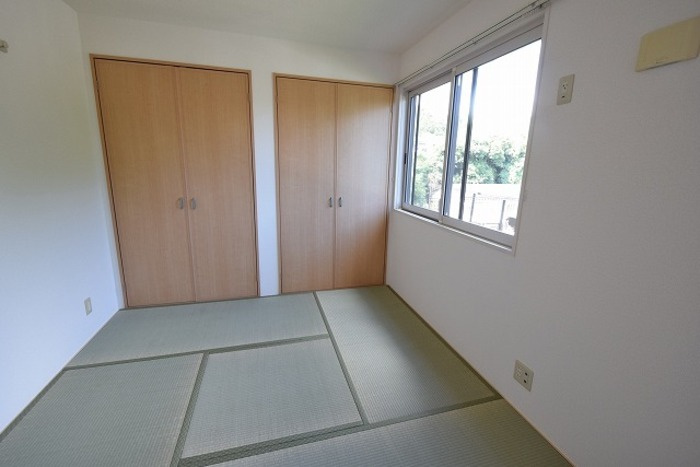 ガーデンコート車B棟の和室