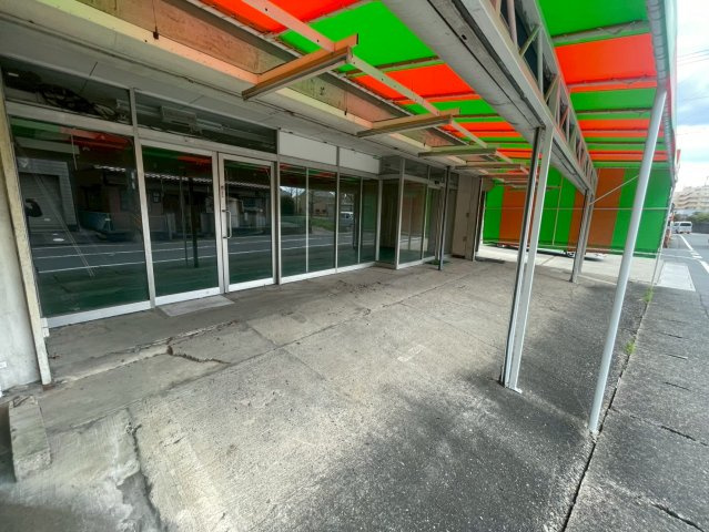 大垣市荒尾町　店舗付き住宅の間取り