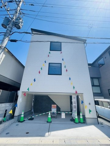 【外観】 | 春日市紅葉ヶ丘西３丁目 戸建て | 大通りから一本入った静かな住宅街◎公園やスーパー飲食店も近く住みやすいエリアです