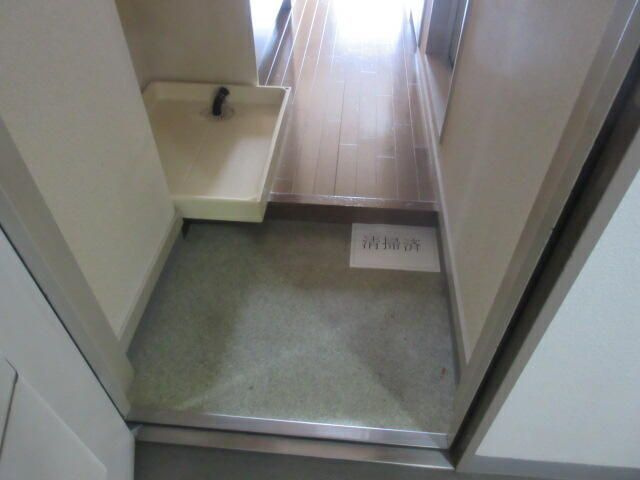 ハイツヨシカワの玄関