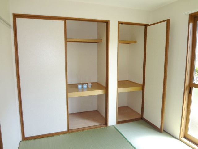 セジュール小森野Ⅱ　A棟の収納|たっぷりとした収納スペースです※反転タイプになります。