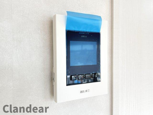 恵進マンションの防犯設備|「見える安心、届く快適。」訪問者の顔を確認できるモニター付きで、毎日の暮らしに安心と安全をプラス。