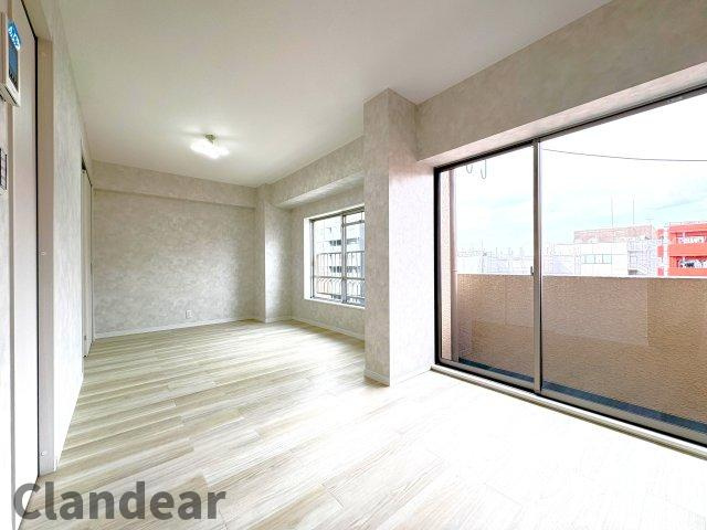 恵進マンションの居間・リビング|ドキドキの新生活も、安心してスタート。ぴったりの住まいを見つけませんか？クランディアが一緒に住まい選びをサポートします‼　まずは、お気軽にお問合せください　＃クランディア