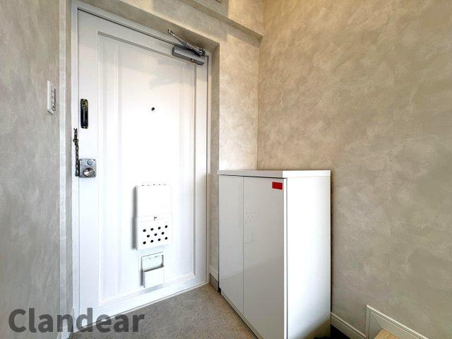 恵進マンションの玄関|ドキドキの新生活も、安心してスタート。ぴったりの住まいを見つけませんか？クランディアが一緒に住まい選びをサポートします‼　まずは、お気軽にお問合せください　＃クランディア