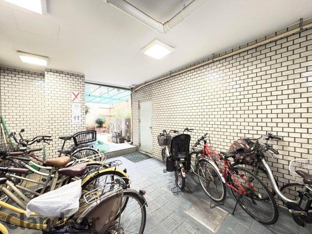 恵進マンションの駐輪場|ドキドキの新生活も、安心してスタート。ぴったりの住まいを見つけませんか？クランディアが一緒に住まい選びをサポートします‼　まずは、お気軽にお問合せください　＃クランディア