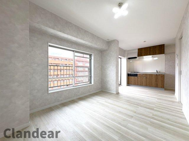 恵進マンションの居間・リビング|ドキドキの新生活も、安心してスタート。ぴったりの住まいを見つけませんか？クランディアが一緒に住まい選びをサポートします‼　まずは、お気軽にお問合せください　＃クランディア