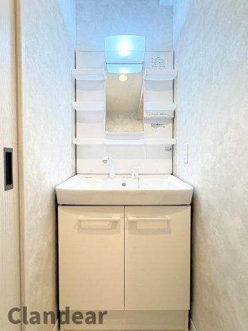 恵進マンションの独立洗面台|ドキドキの新生活も、安心してスタート。ぴったりの住まいを見つけませんか？クランディアが一緒に住まい選びをサポートします‼　まずは、お気軽にお問合せください　＃クランディア