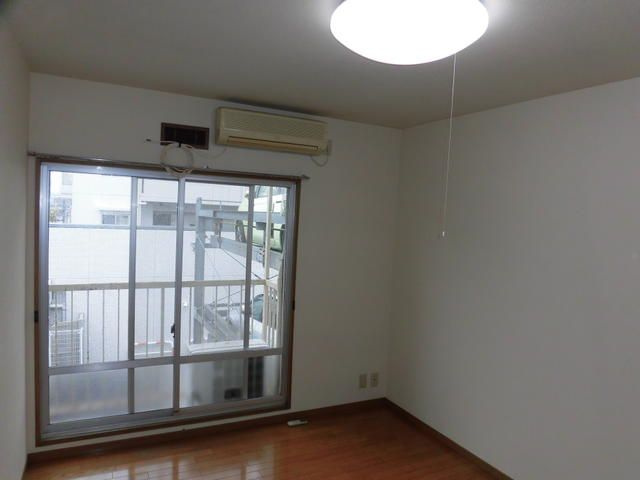 荻野ハイツの居間・リビング