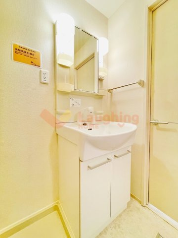 K・ブロッサムⅡの洗面所|コンパクトで使いやすい洗面所※反転タイプになります。