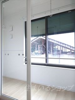 安芸高田市吉田町国司のアパートのバルコニー|便利なサンルーム