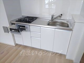 リバーサイド・国司Ⅱのキッチン|２口コンロ・グリル付きシステムキッチン