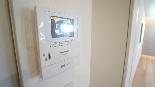 【防犯設備】 | 緑井８丁目　３ＬＤＫ新築 | ＴＶモニタインターホン　来客対応、セキュリティ対策も充実