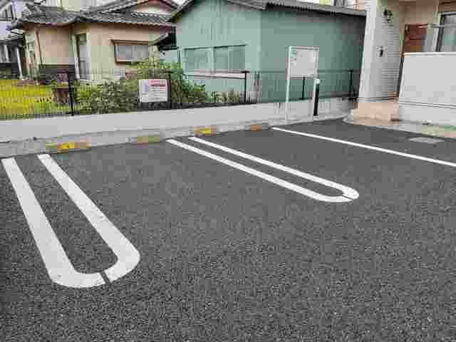 スヴニールＳの駐車場