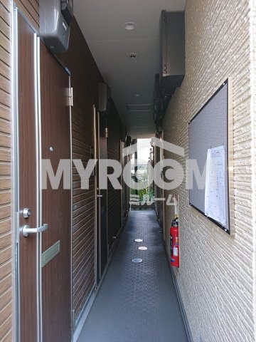 中野区中野５丁目のアパートのエントランス