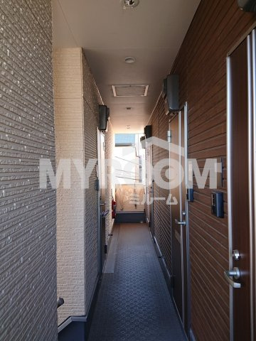 中野区中野５丁目のアパートのエントランス