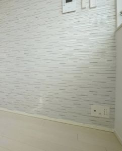 中野区中野５丁目のアパートの居間・リビング|ホワイトフローリング