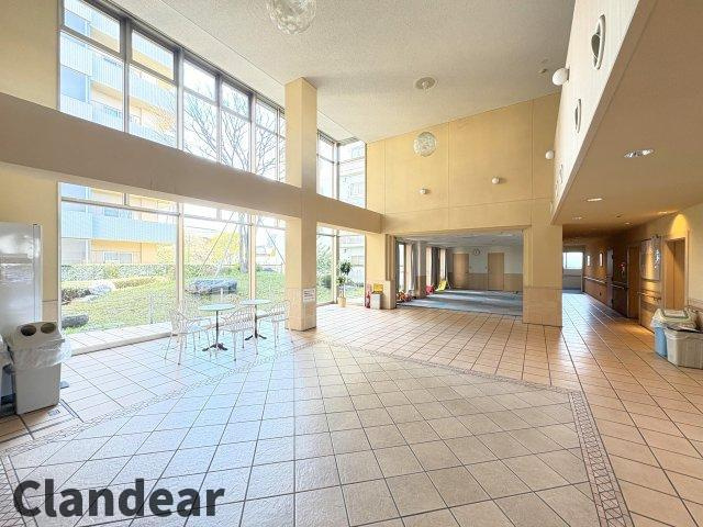 ライオンズタワー竹の塚ガーデンのエントランス|ドキドキの新生活も、安心してスタート。ぴったりの住まいを見つけませんか？クランディアが一緒に住まい選びをサポートします‼　まずは、お気軽にお問合せください　＃クランディア