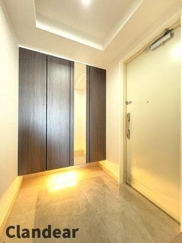 ライオンズタワー竹の塚ガーデンの玄関|ドキドキの新生活も、安心してスタート。ぴったりの住まいを見つけませんか？クランディアが一緒に住まい選びをサポートします‼　まずは、お気軽にお問合せください　＃クランディア