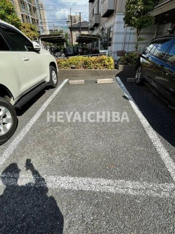 イーストコート町屋の駐車場