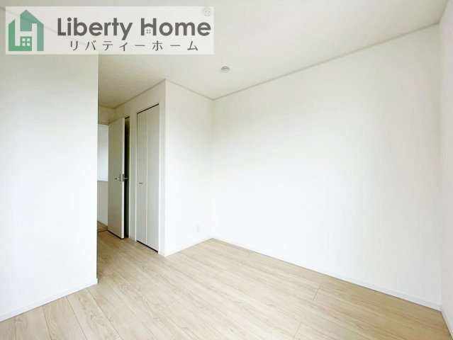 小美玉市納場第4　新築戸建の洋室