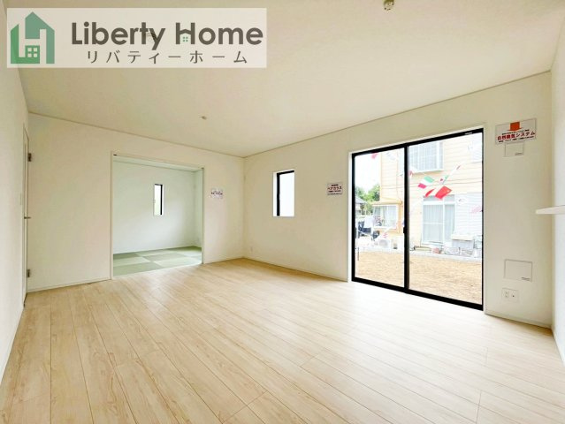 小美玉市納場第4　新築戸建の居間・リビング