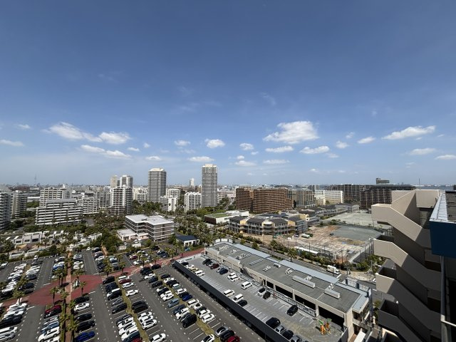 北側バルコニーからも空を広く感じられる眺望です♪