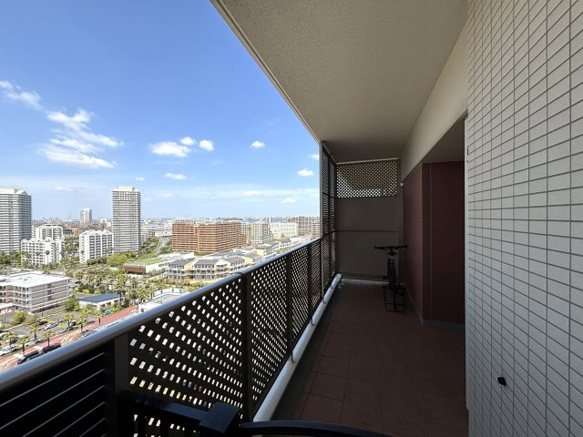 駐輪スペースのある広々とした独立性のある玄関ポーチ♪