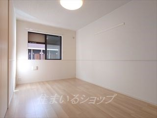 広島市安佐北区上深川町のアパートの寝室