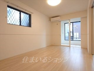 広島市安佐北区上深川町のアパートの居間・リビング|人気の対面キッチン