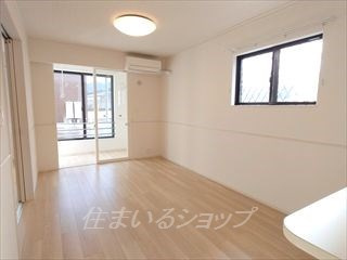 広島市安佐北区上深川町のアパートの居間・リビング