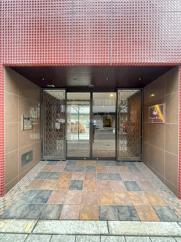 クリスタルブライト本町東のエントランス