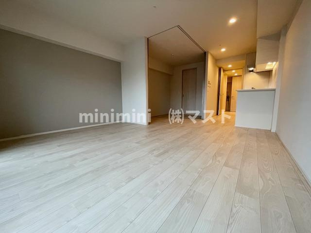 大阪市中央区瓦屋町１丁目の賃貸マンションの居間・リビング