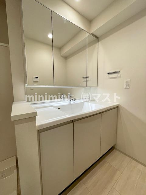 大阪市中央区瓦屋町１丁目の賃貸マンションの洗面所