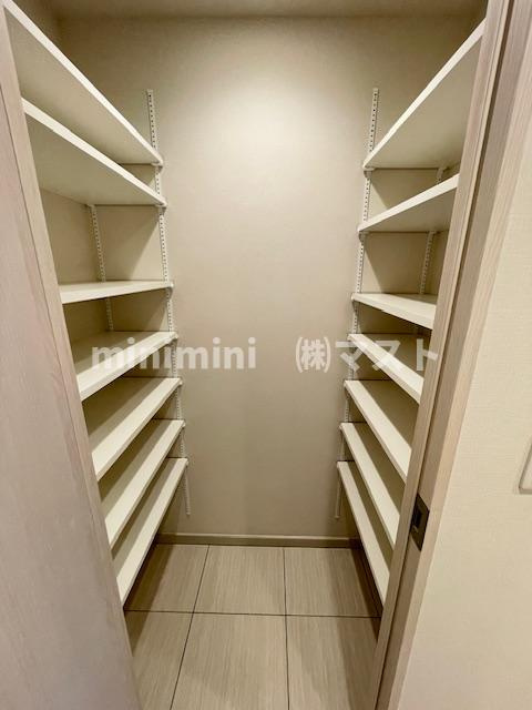 大阪市中央区瓦屋町１丁目の賃貸マンションの玄関