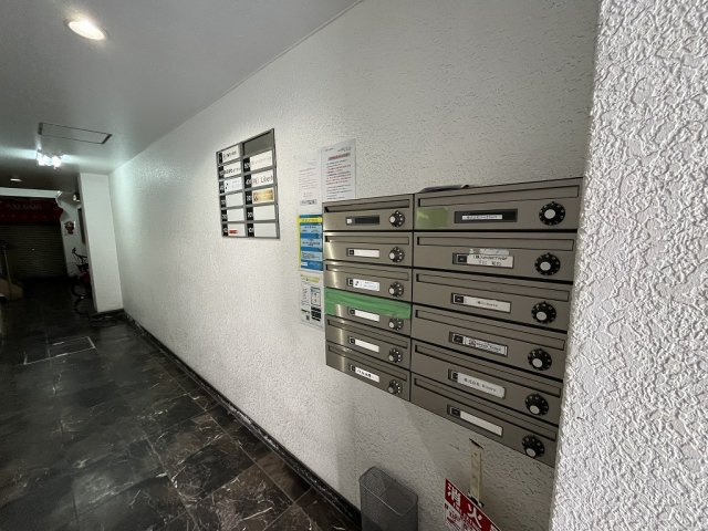 大阪市浪速区元町２丁目の店舗事務所のエントランス