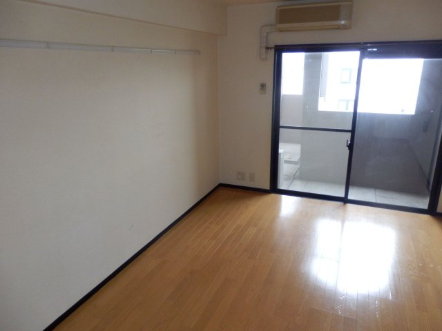 ピュアドームエスパルシア博多の居間・リビング