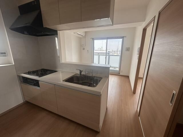 JUタワーフロントKINSHICHOのキッチン|駐輪場