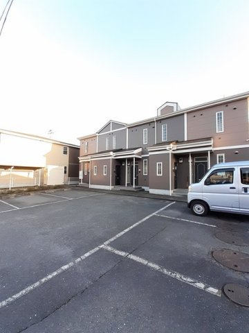 フロンティア．ファーストの駐車場