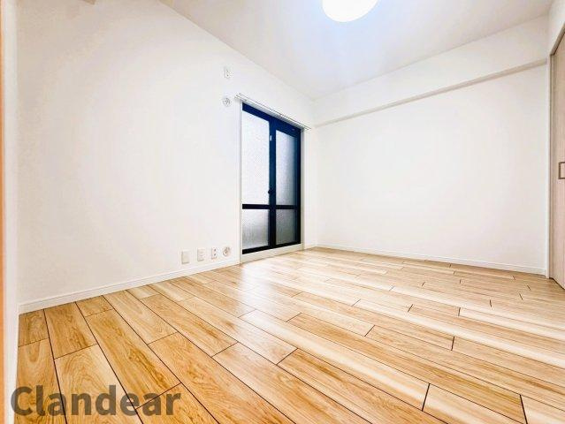 アトラス松戸Ａ棟の洋室|ドキドキの新生活も、安心してスタート。ぴったりの住まいを見つけませんか？クランディアが一緒に住まい選びをサポートします‼　まずは、お気軽にお問合せください　＃クランディア