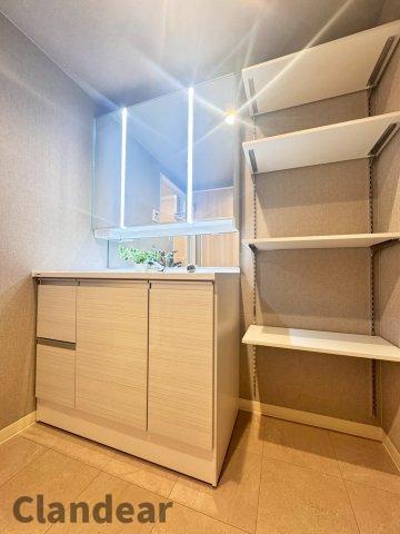アトラス松戸Ａ棟の独立洗面台|ドキドキの新生活も、安心してスタート。ぴったりの住まいを見つけませんか？クランディアが一緒に住まい選びをサポートします‼　まずは、お気軽にお問合せください　＃クランディア
